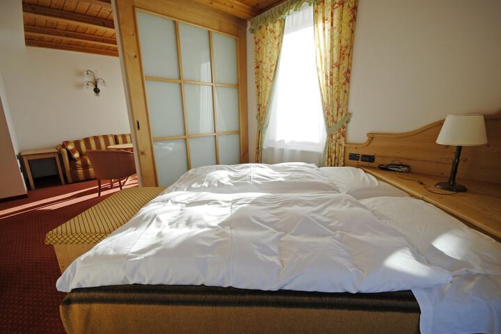 Room 9 of 42