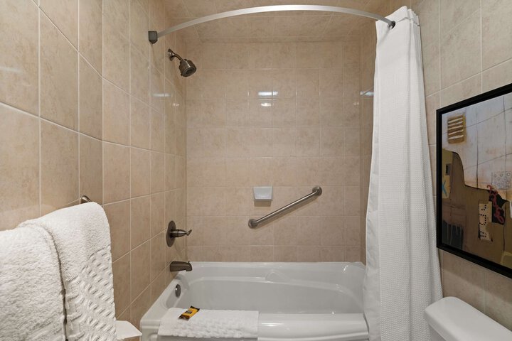 Suite 2 Queen Beds Kitchenette Sitting Area Sofa Bed Full Breakfast (31 of 38)