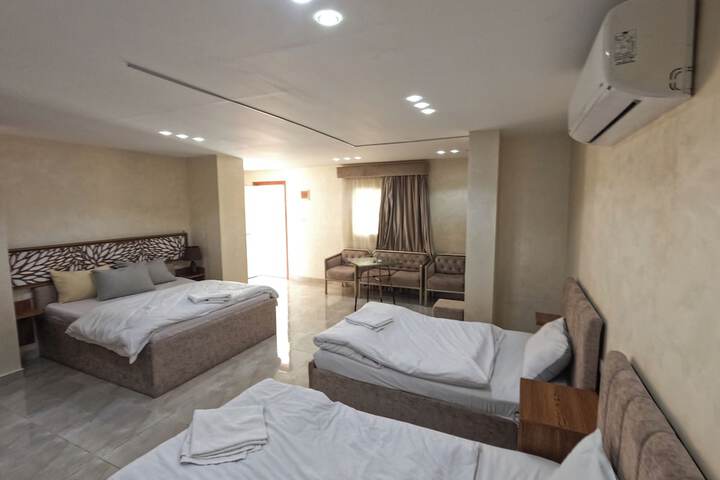 Room 104 of 112