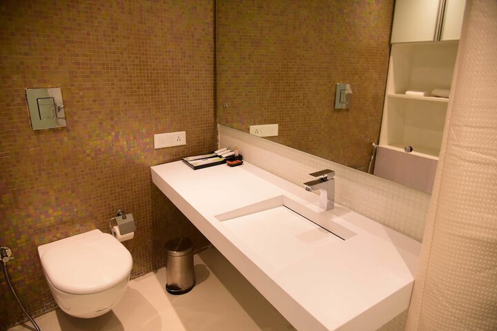 Room 5 of 14