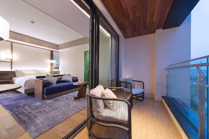 Room 18 of 110