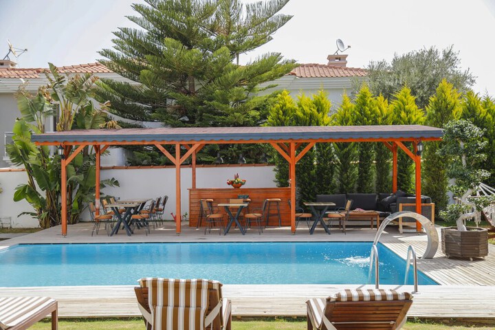 Pool 20 of 24