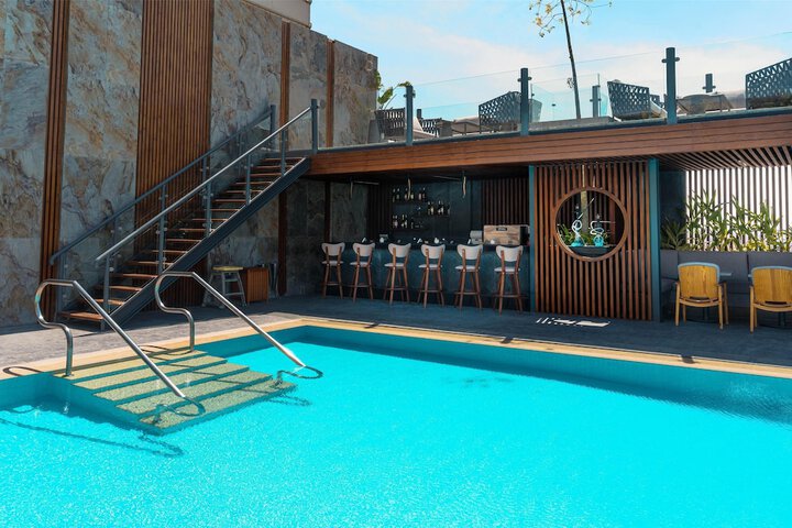 Hotel with Pool