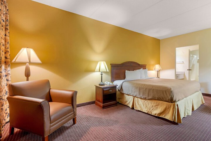 1 King Bed (1 of 5)