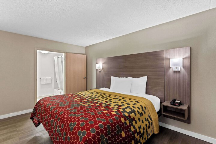 1 King Bed (18 of 19)