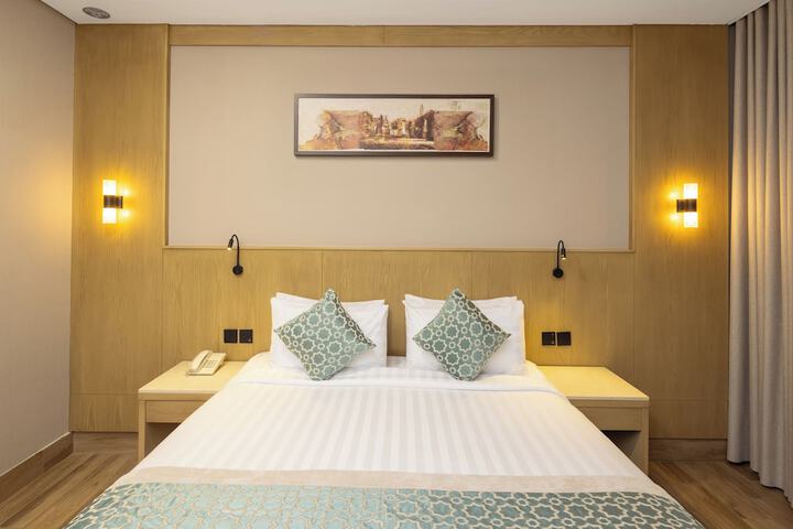 Room 93 of 181
