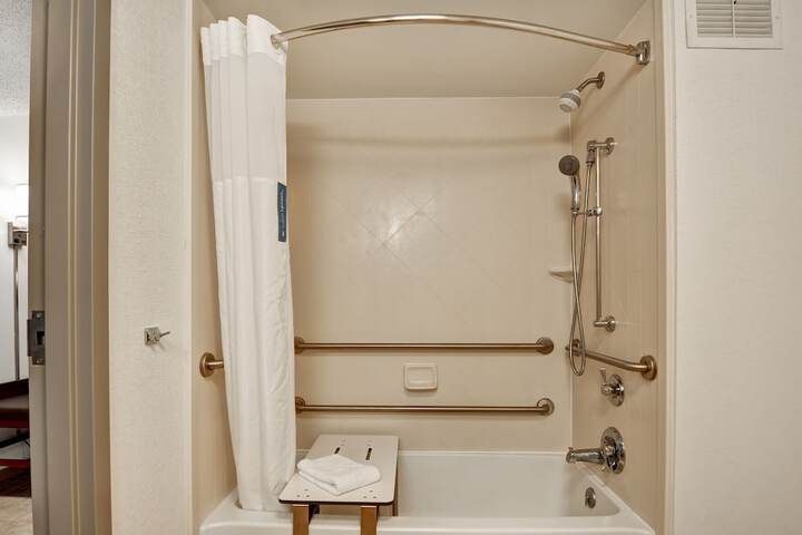 1 King Mobility Accessible with Tub (5 of 15)