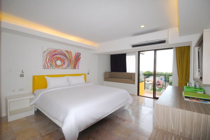 Room 6 of 90