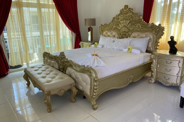Room 2 of 25