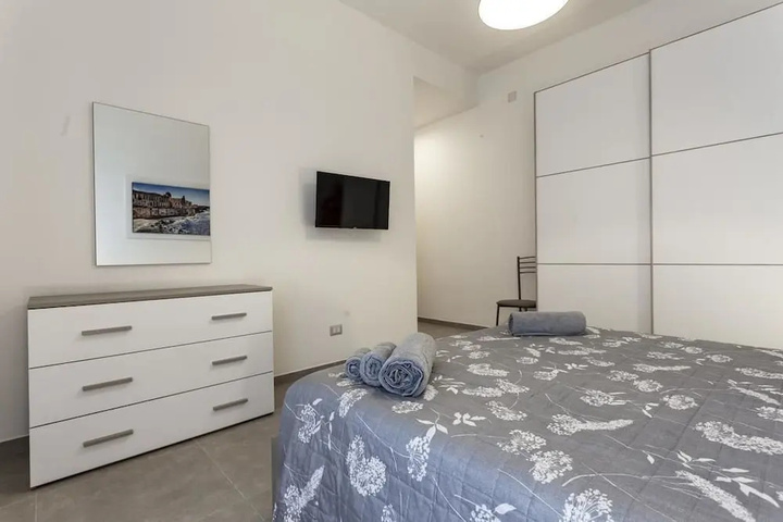 Room 2 of 7