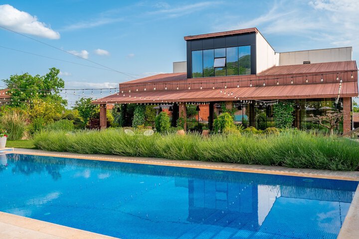 Pool 39 of 51
