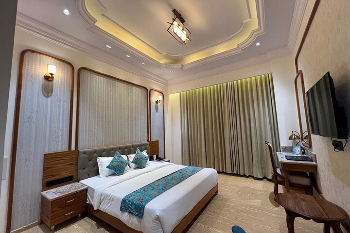 Room 12 of 20