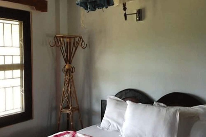 Room 6 of 77