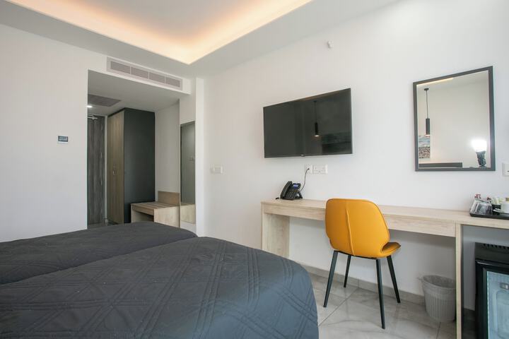 Room 9 of 50
