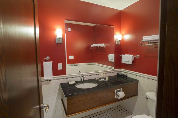 Room 102 of 140