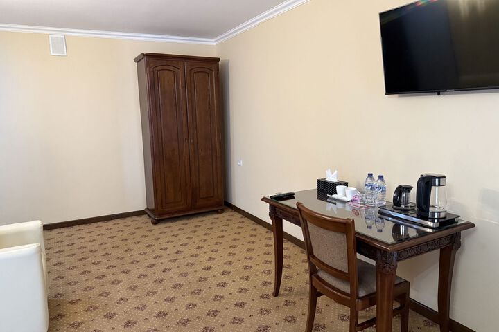 Room 11 of 23