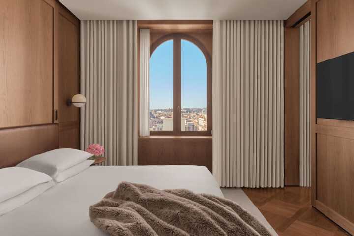 Room 15 of 82