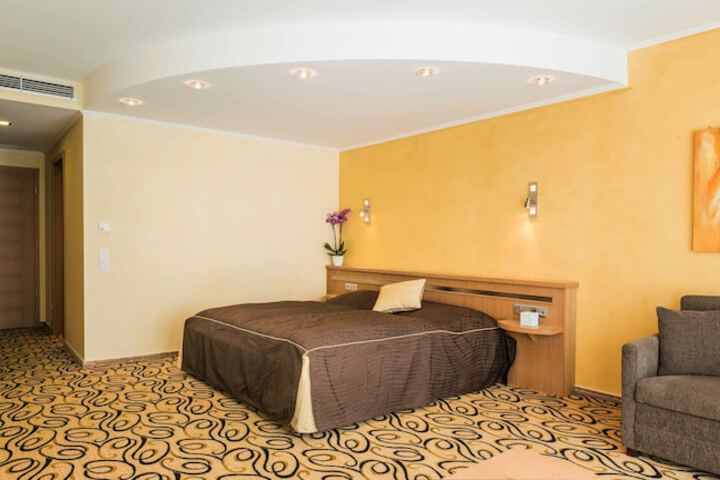 Room 7 of 37