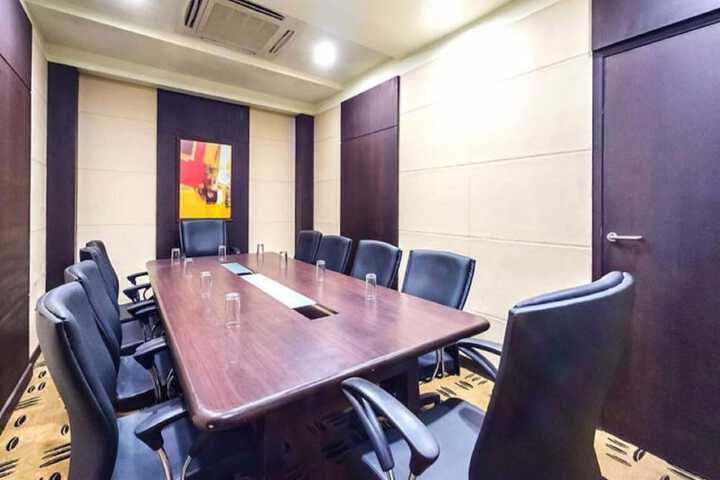Business Center 18 of 22