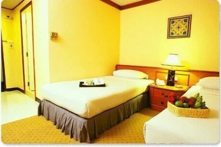 Room 16 of 32