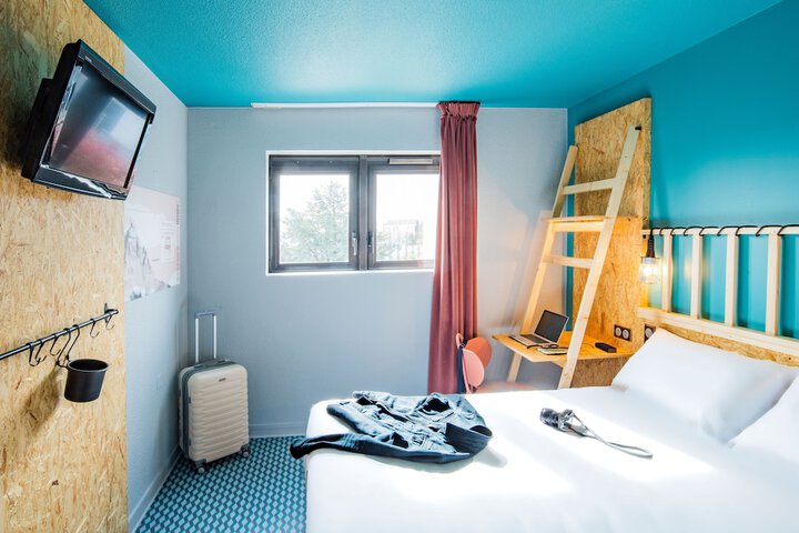 Room 6 of 50