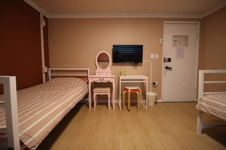 Room 25 of 86
