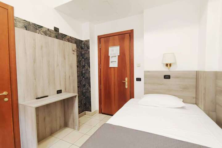 Room 8 of 23