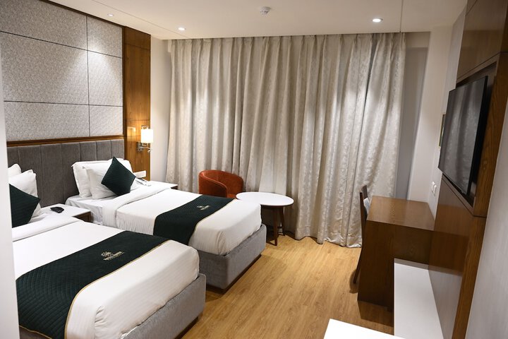 Room 14 of 37