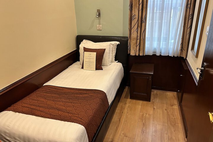 Room 52 of 97
