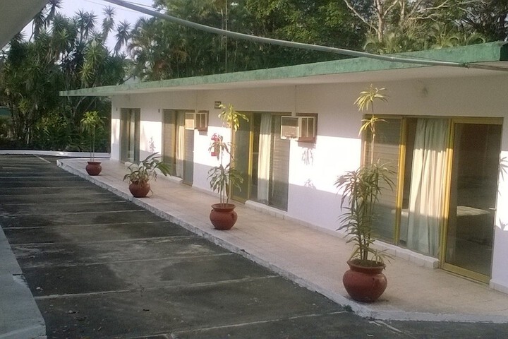 Hotel Exterior 56 of 57