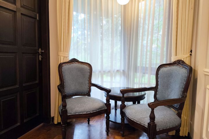 Room 13 of 38