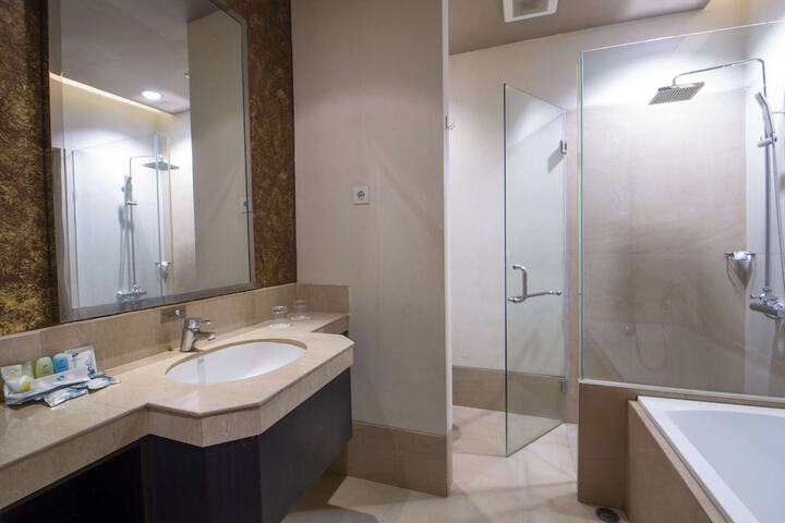 Room 13 of 26