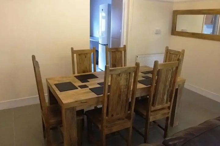 Room 6 of 11