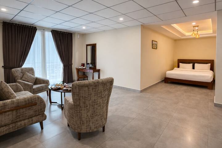 Room 32 of 80