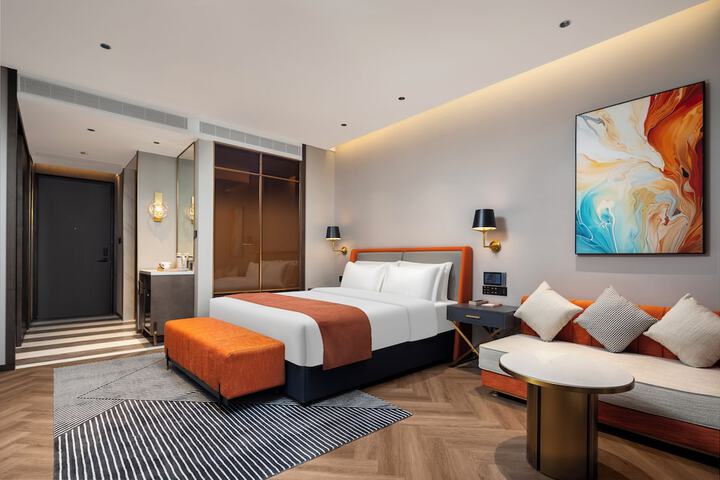 Room 28 of 46
