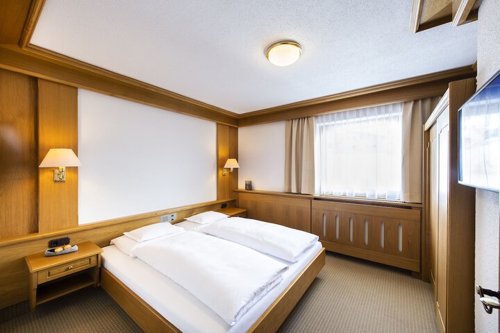 Room 12 of 49