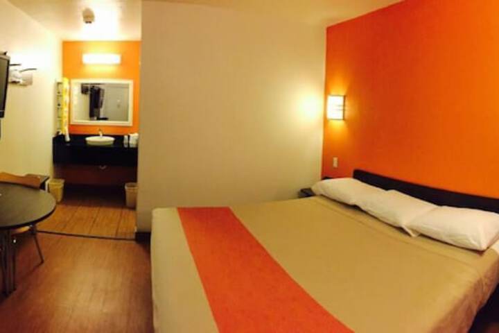 Room 8 of 37