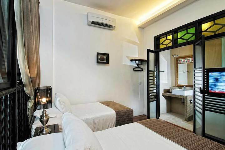 Room 16 of 35