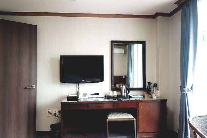 Room 8 of 68