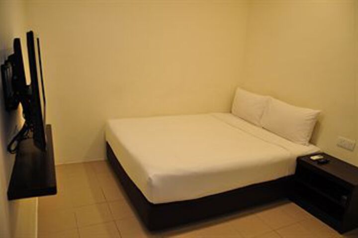 Room 8 of 14
