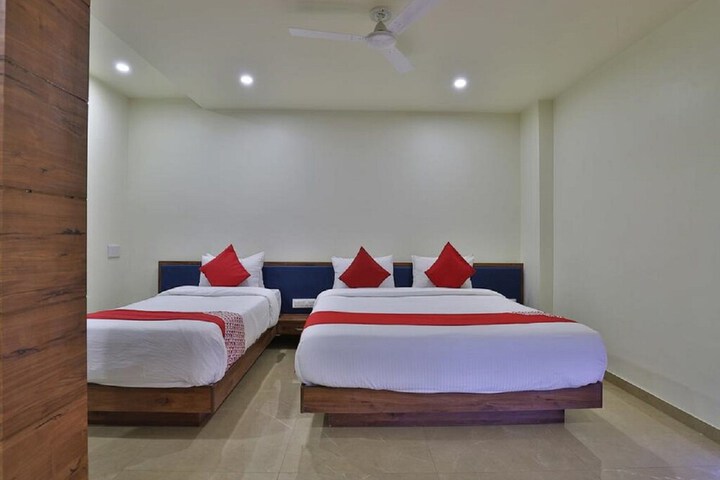 Room 6 of 16