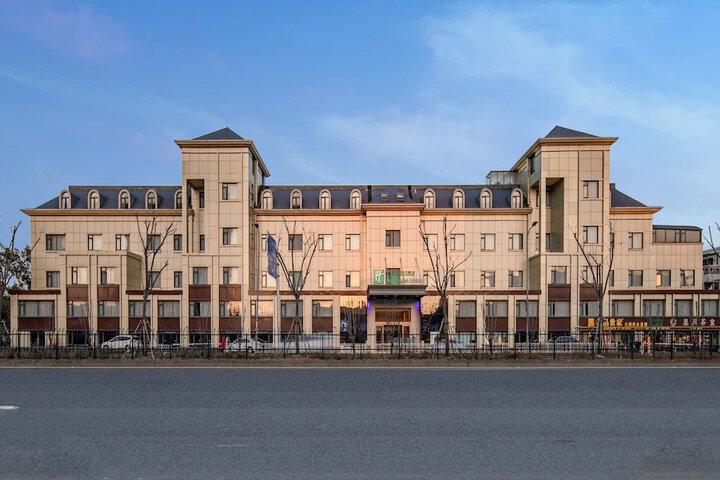 Holiday Inn Express Shanghai Jiading New City by IHG