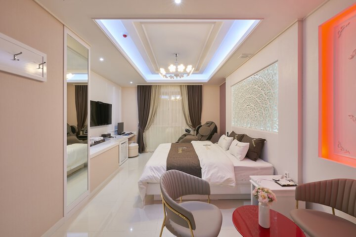 Room 15 of 61