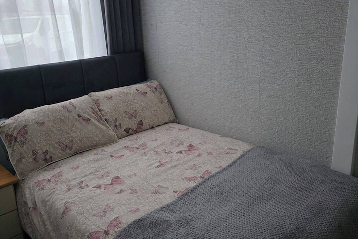 Room 2 of 16