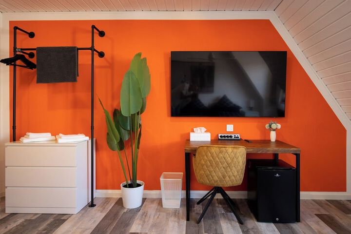 Room 10 of 22