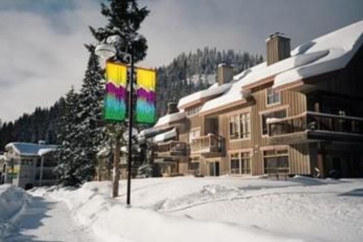 Sun Peaks Accommodation by Bear Country