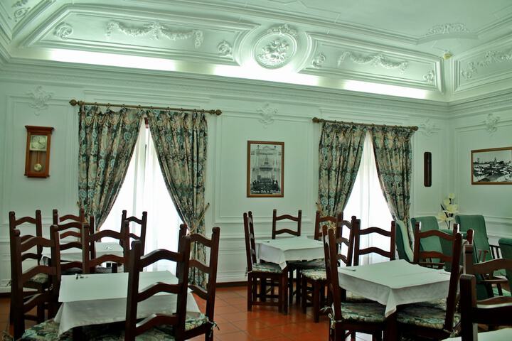 Ballroom/Hall 24 of 31