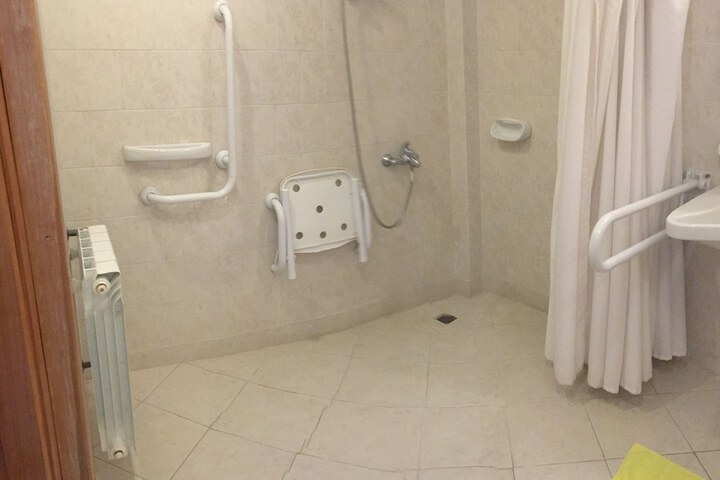 Room 11 of 11