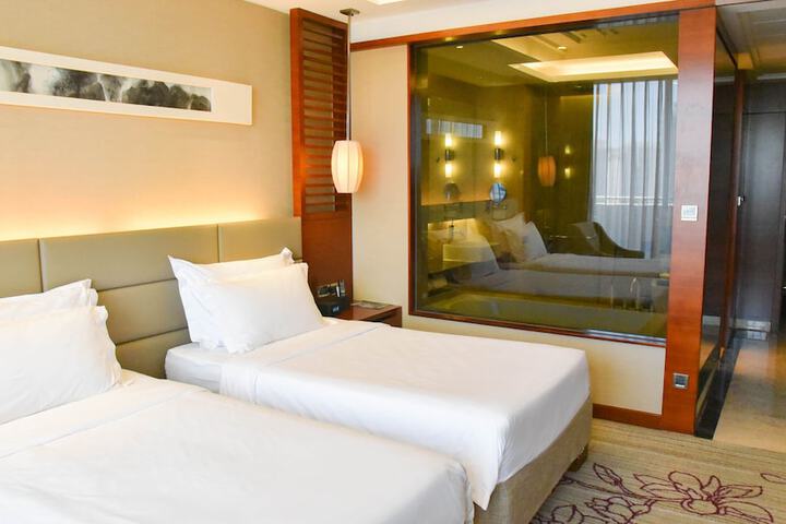 Room 7 of 110
