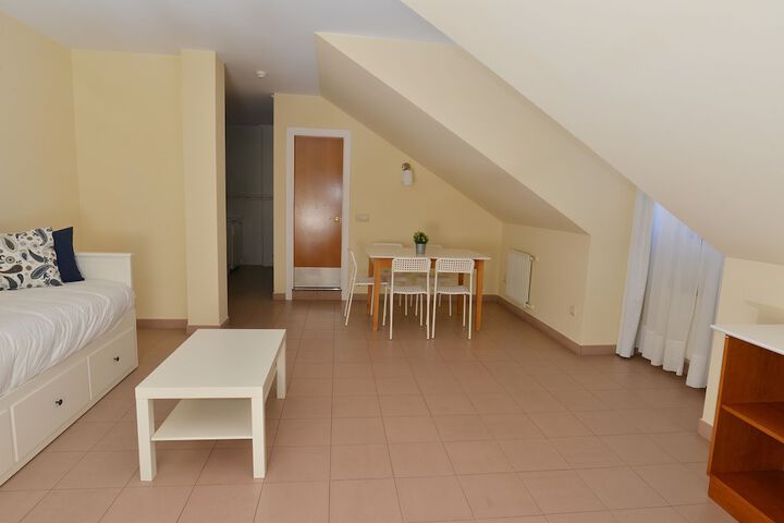 Room 9 of 33